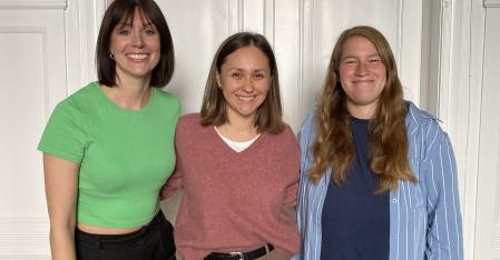 trois femmes côte à côte