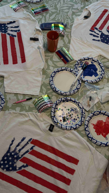 T-shirts avec le drapeau américain et une empreinte de main