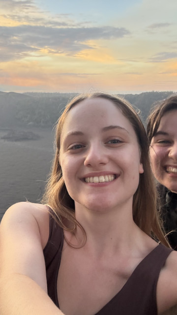 Julia en voyage avec une copine