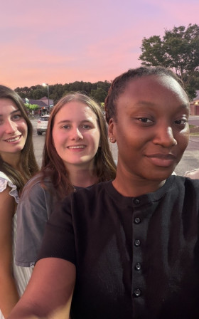 Chloé avec ses amis
