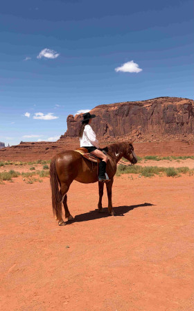Shesly à cheval en Californie