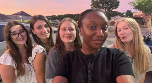 Chloé avec ses amis
