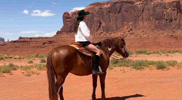 Shesly à cheval en Californie