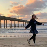 Fille sur la plage